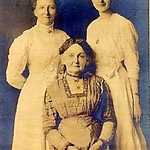 Familie Knegtel (althans drie dames behorende tot die familie).  