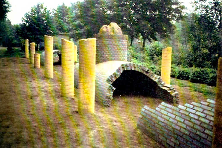 De ‘Tunnel’ van Herman Makkink uit 1987 aan de Vierwindenlaan.