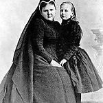 Emma met haar dochter Wilhelmina, in rouw, na de dood van Willem III in 1890