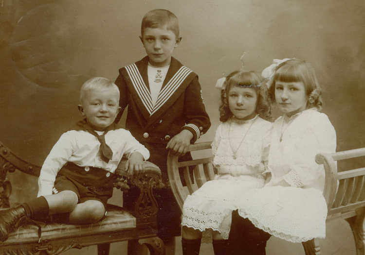 Kinderen Mandos (omstreeks 1915)  -   