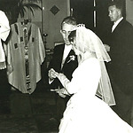 8. Getrouwd in Lourdes-noodkerk. Puck van Lit en Ton Peters op zaterdag, 25 augustus 1962.	