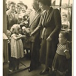 Gemma en Frans Nefkens met hun dochtertje Willy bij de opening van Het Anker