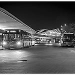Chris Oomes - Busstation Behoorlijk veel bussen, weinig tot geen reizigers